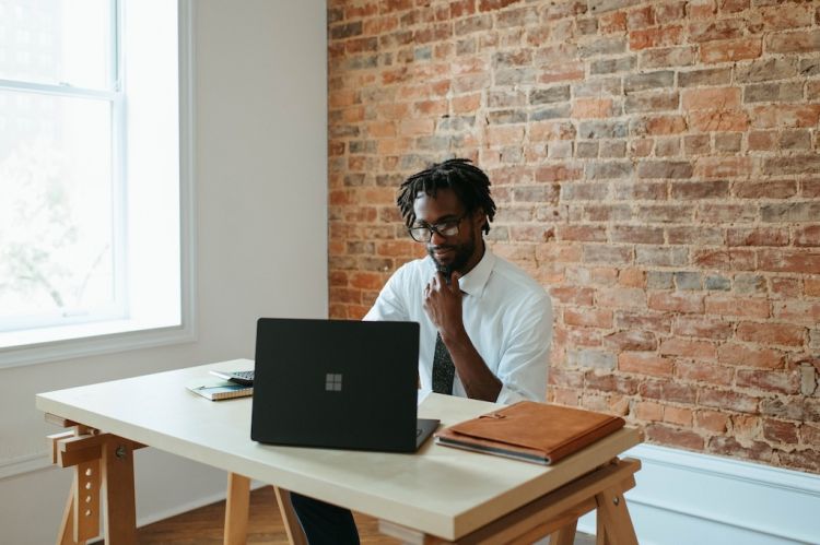 business-tech-computer